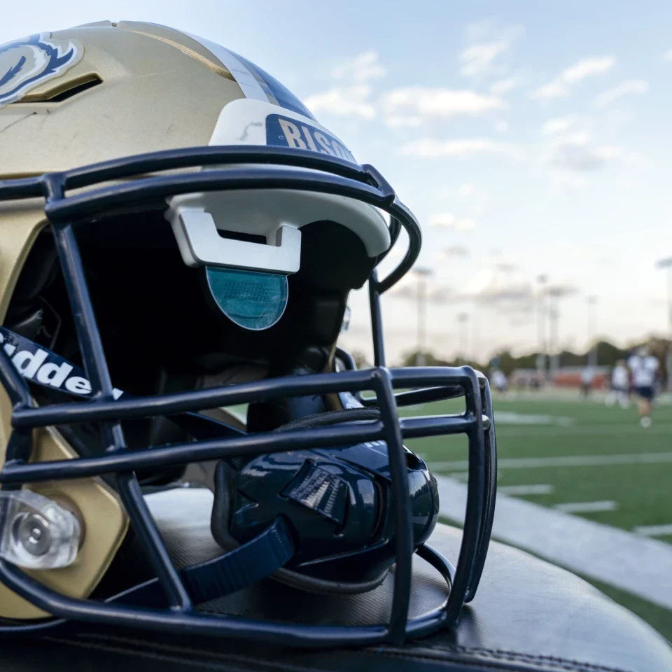 NCAA approves Gallaudet's use of 5G-enabled football helmet | University  Communications | Gallaudet University